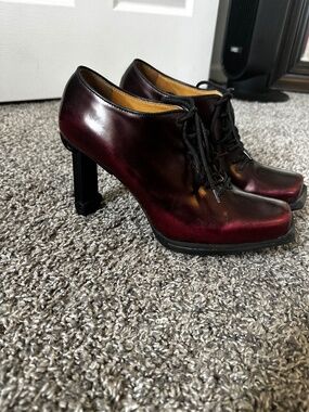 Rare John Fluevog Queens of Prussia Burgandy bootie heels